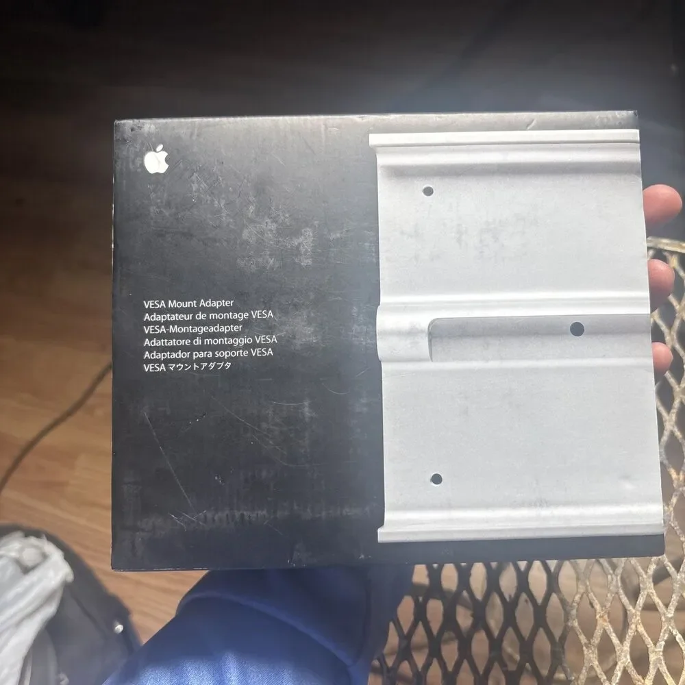 Apple MC772ZM/A VESA Mount Adapter Kit Silver A1313